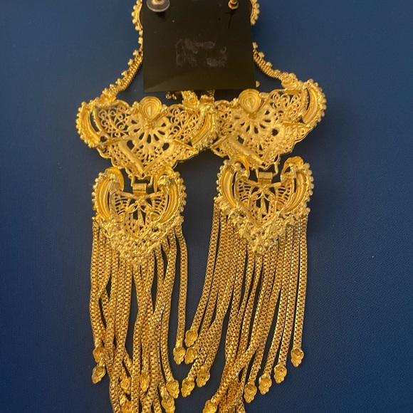 Elegant Gold Tone Dangle Earrings - Picture 11 of 11